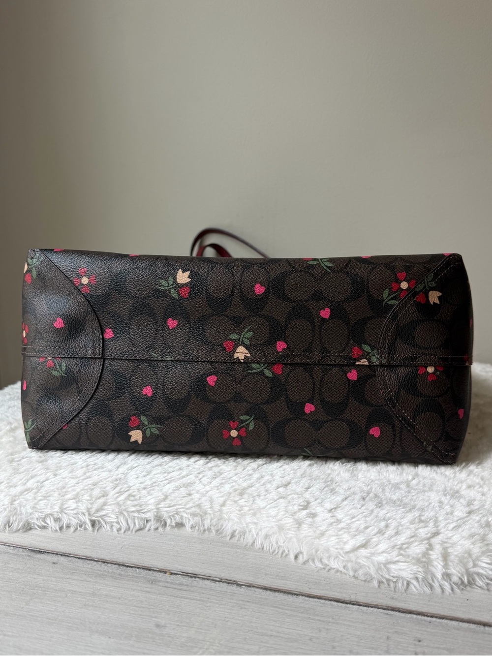 Coach City Tote Bag In Signature Canvas With Heart Petal Print and charm - Picture 9 of 12